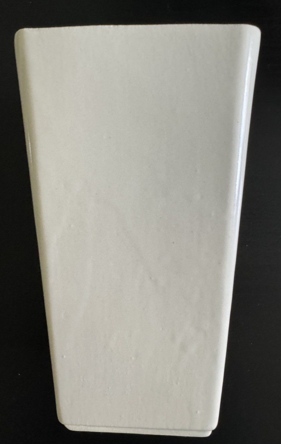 Vintage Art Deco Creamware Pottery 7 3/8”Tall Vase