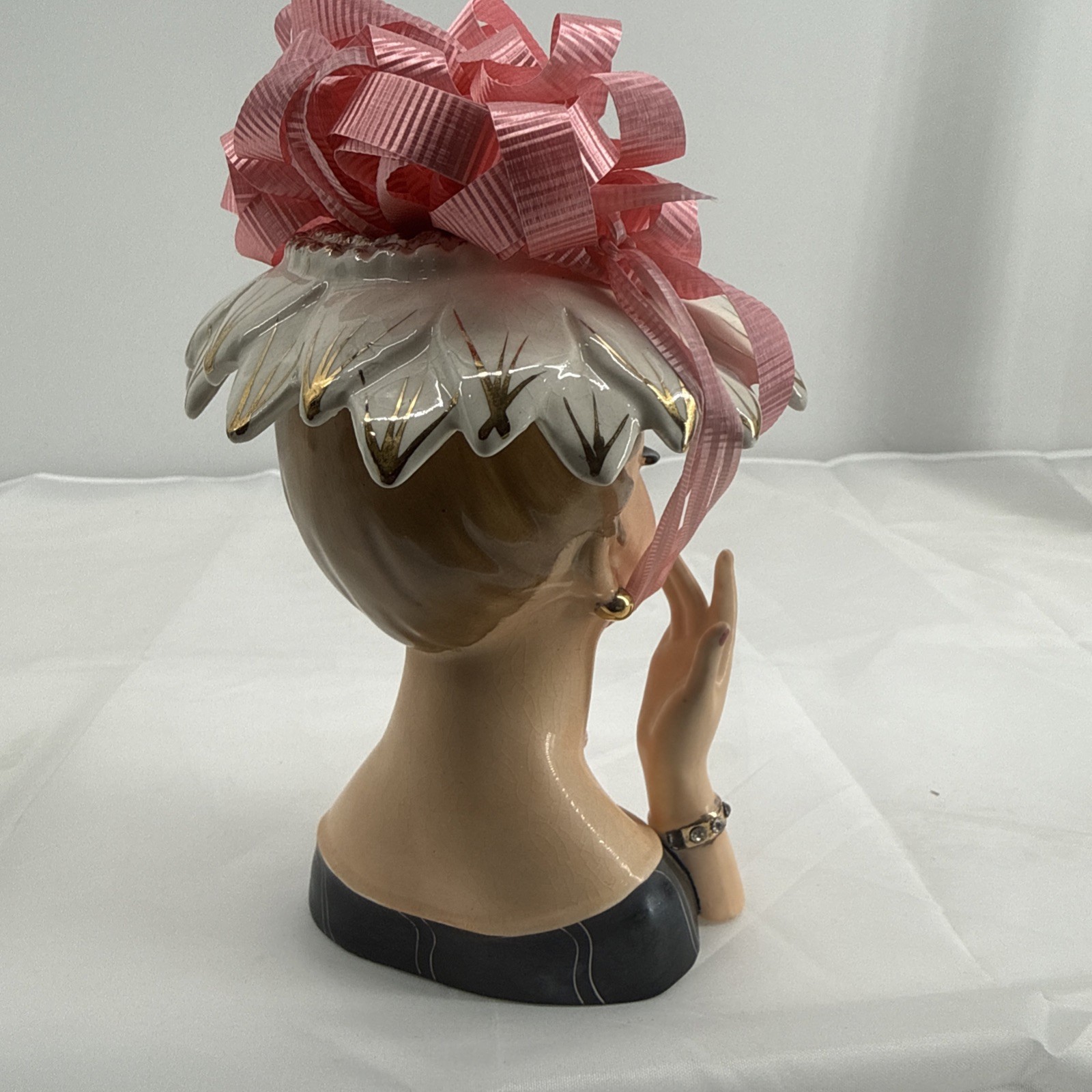 VINTAGE LADY HEAD VASE NAPCO LIGHT BLONDE IN WHITE HAT AND PINK RIBBON