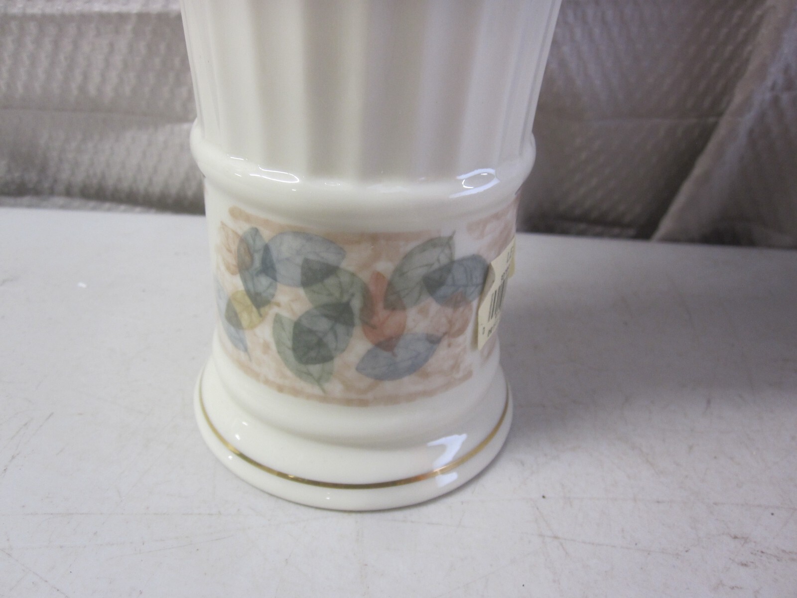 LENOX Nature’s Impression Drift Leave 8 in Gold Trim Vase