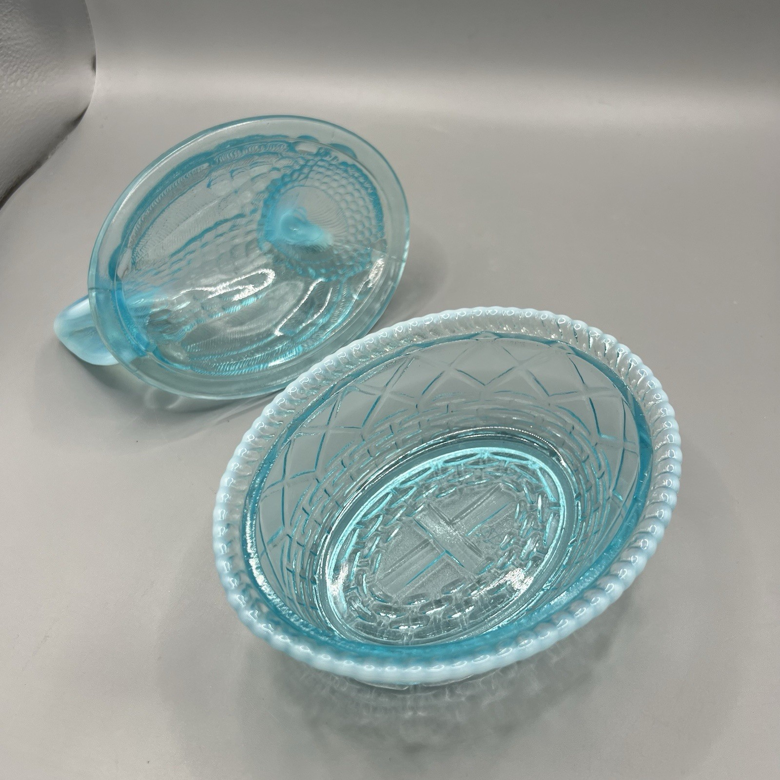 Vintage Westmoreland Aqua Teal Blue Hen On Nest *Split Tail* GLOWS UV