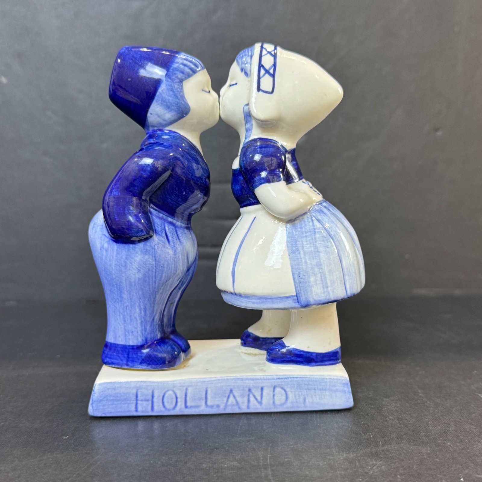 Delft Blue Handpainted Holland Kissing Dutch Boy and Girl Ceramic Figurine