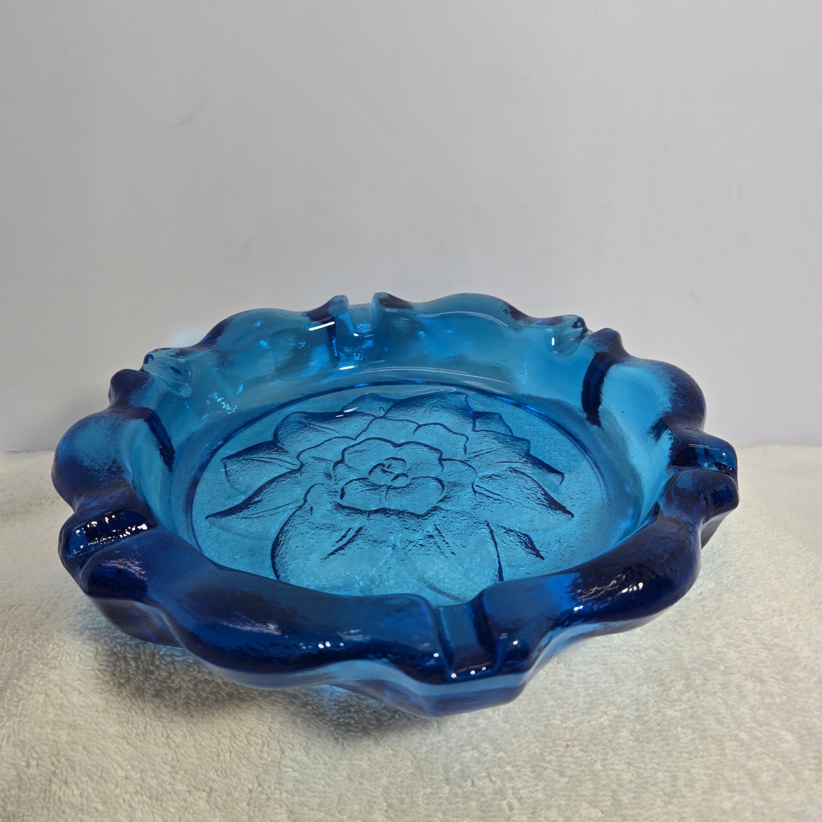 Vtg Tiara Indiana Glass 1977 Horizon Blue Lotus Ashtray Large 9 1/2″ Trinket