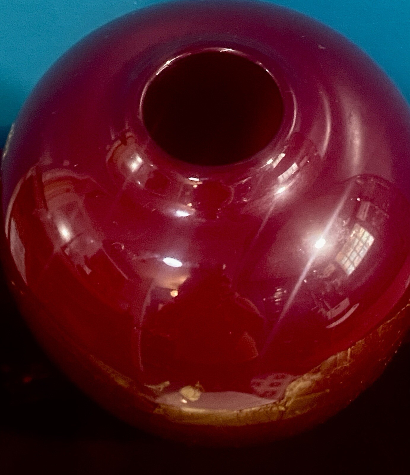 DONALD CARLSON SIGNED Art Glass VASE Hand-blown Cherry Red Gold 7.5″ Urn EUC