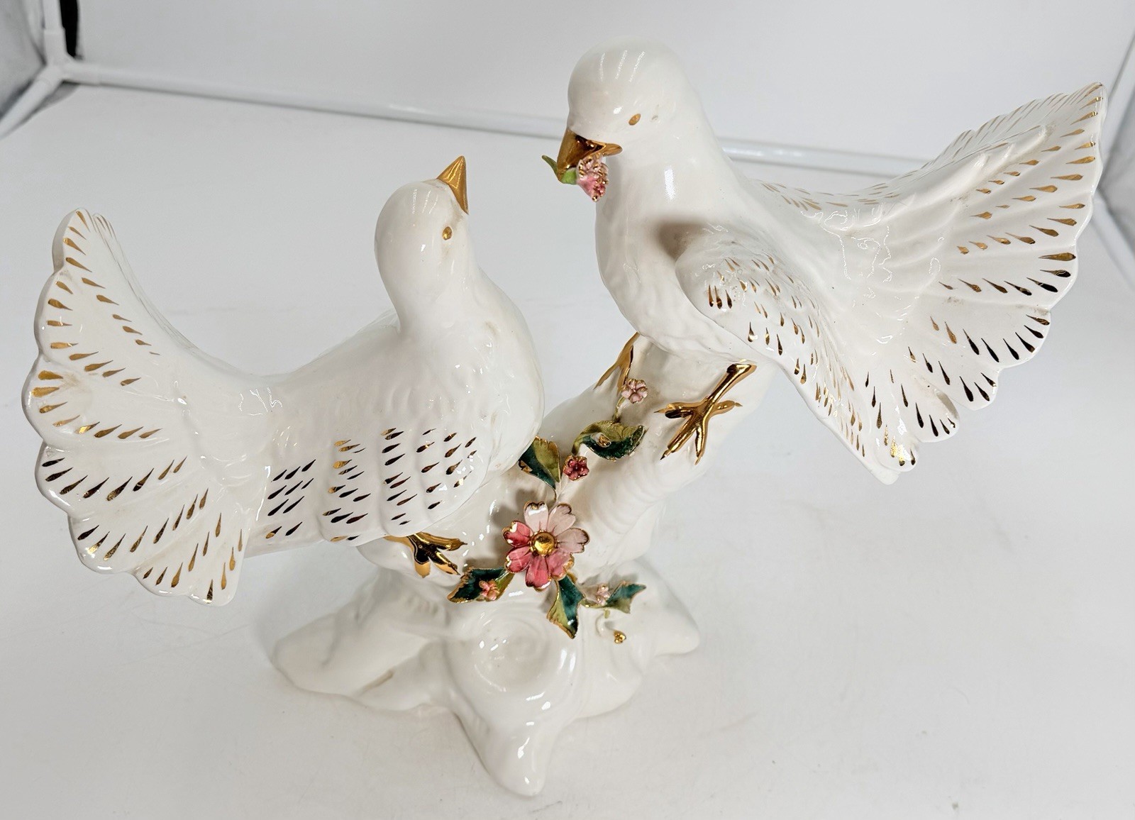 VINTAGE CAPODIMONTE LARGE DOVE LOVE BIRDS W FLOWER WEDDING FIGURINE STATUE 10″