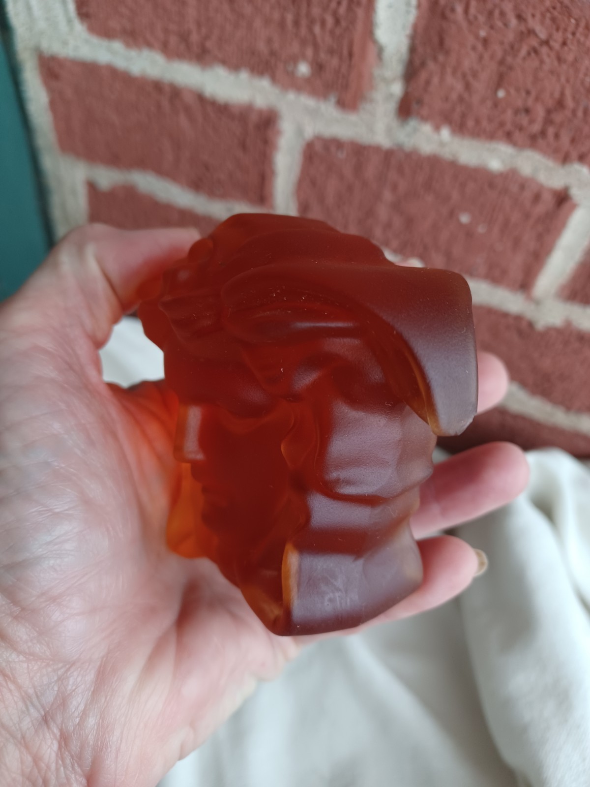 VINTAGE ROSENTHAL VERSACE FROSTED AMBER CRYSTAL MEDUSA LUMIERE PAPERWEIGHT read