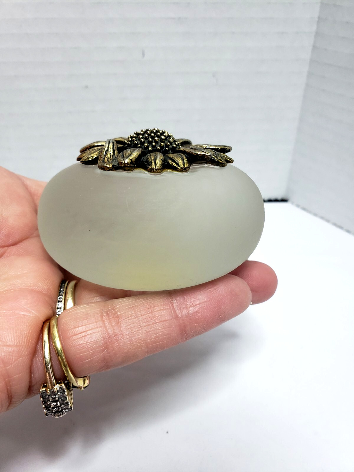 Vintage 1978 George Good Corp. Frosted Glass Sunflower Paperweight 2.75″ Dia