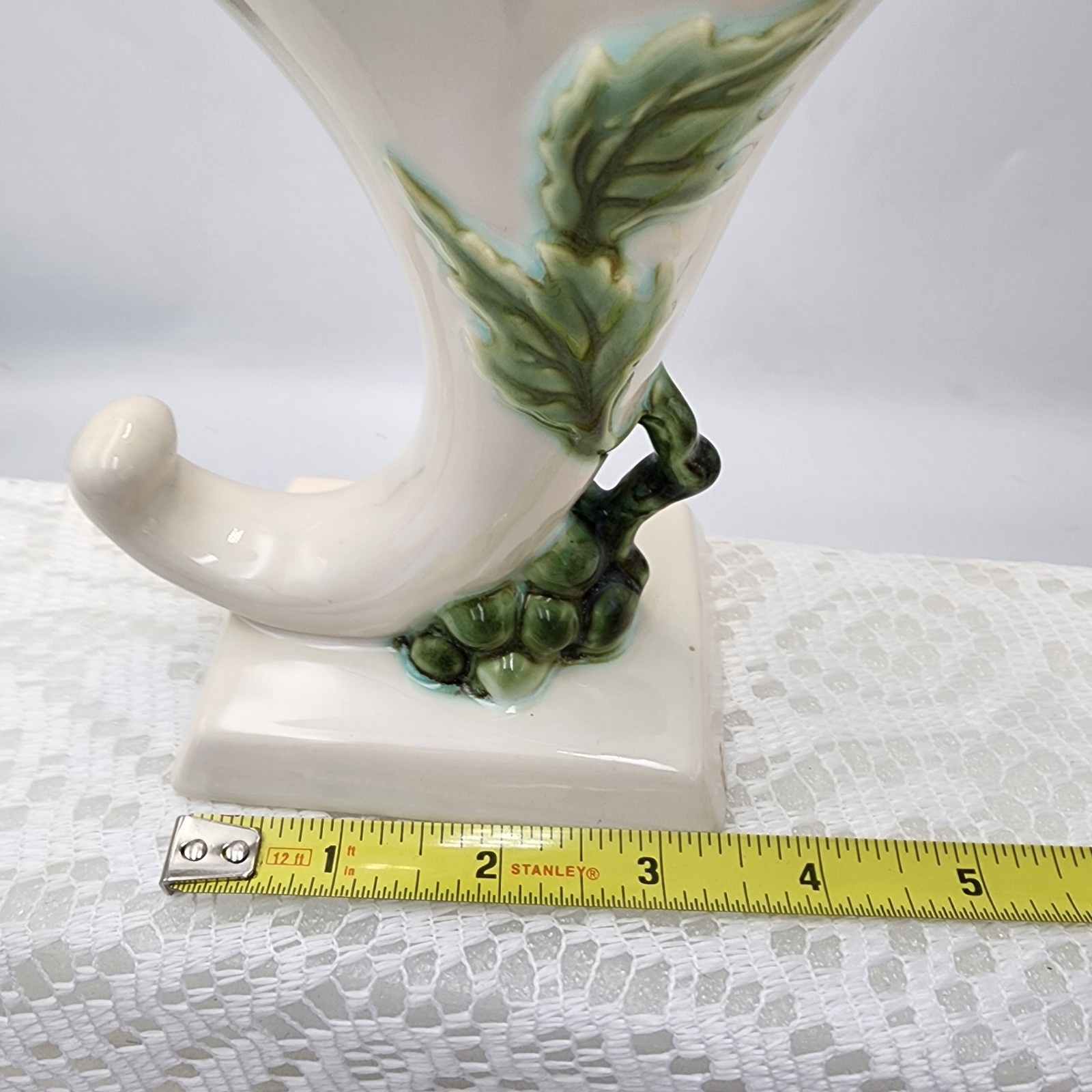 Beautiful Tokay USA Grapevine Cornucopia Vase 6.5 In High Vintage