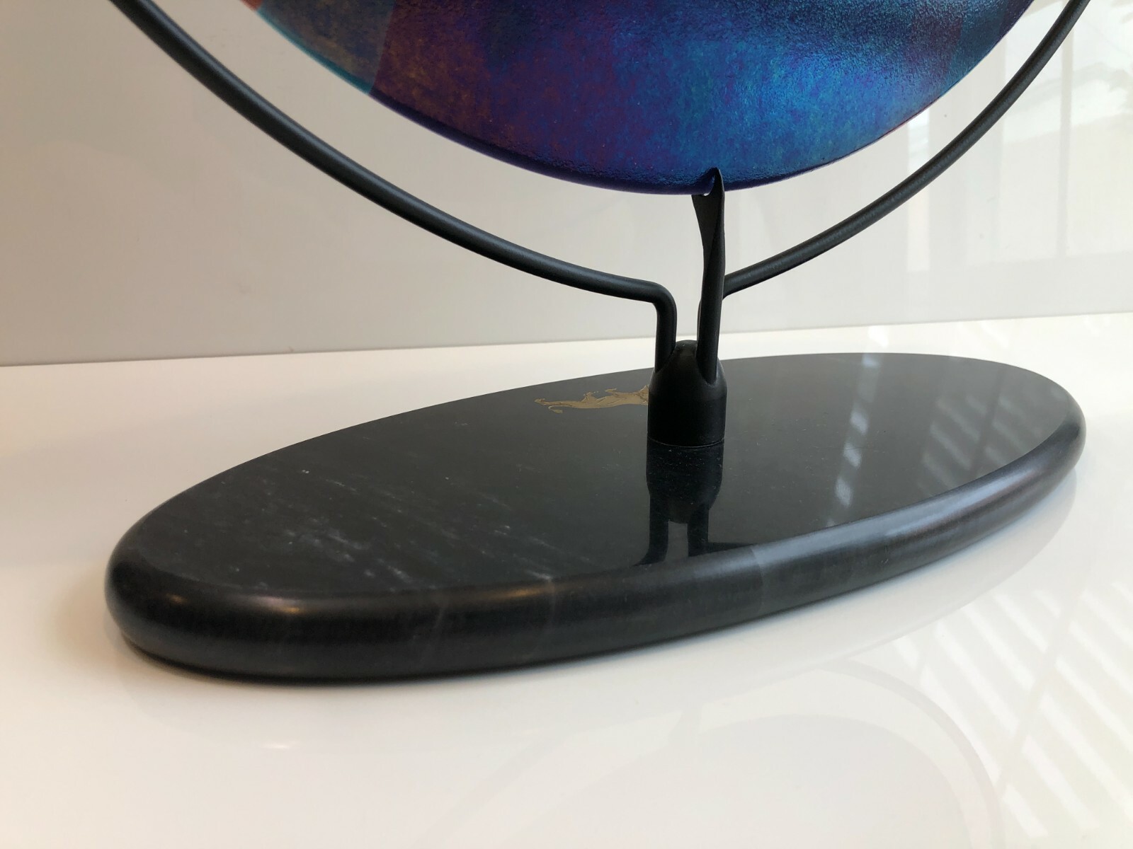 Kurt Mcvay Fused Dichroic Iridescent Art Glass Charger w/Marble Stand, 16″ Dia