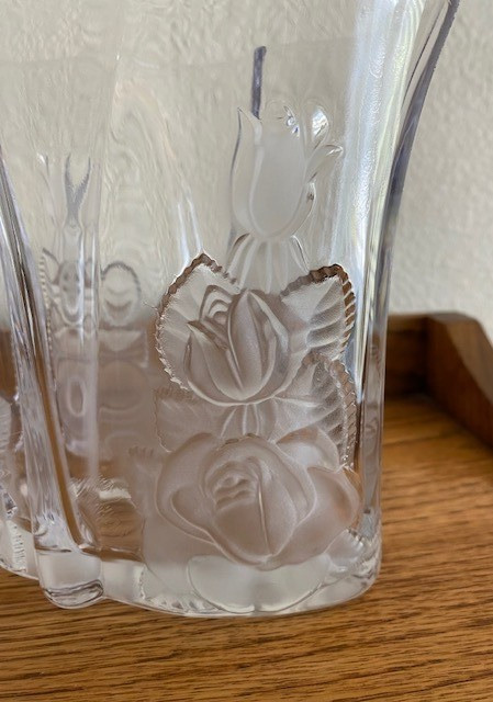 VINTAGE VASE OVAL GLASS CRYSTAL FROSTED EMBOSSED ROSES 5.5″ Tall, 1 Lb 8 oz