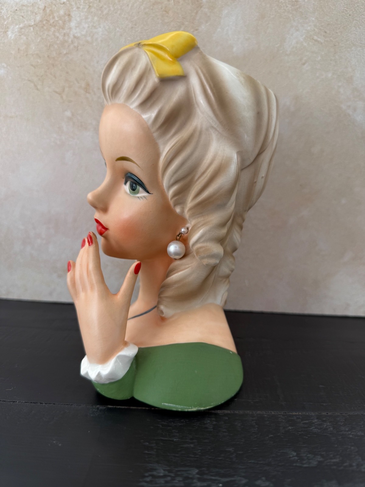 VINTAGE LADY HEAD VASE INARCO BLONDE HEART NECKLACE GREEN/YELLOW 7”