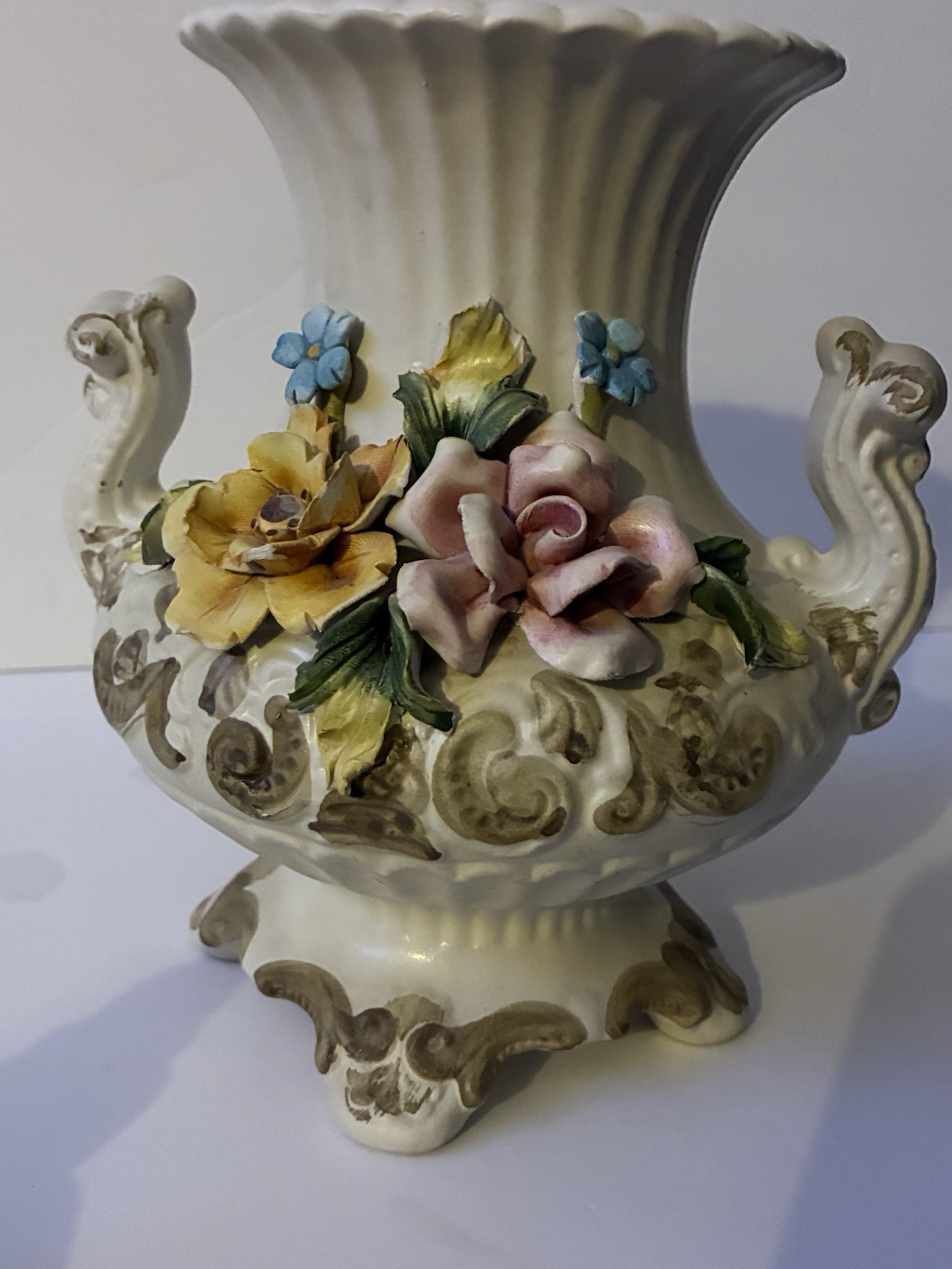Vintage Italian Capodimonte-style lidded vase Cream With Flowers
