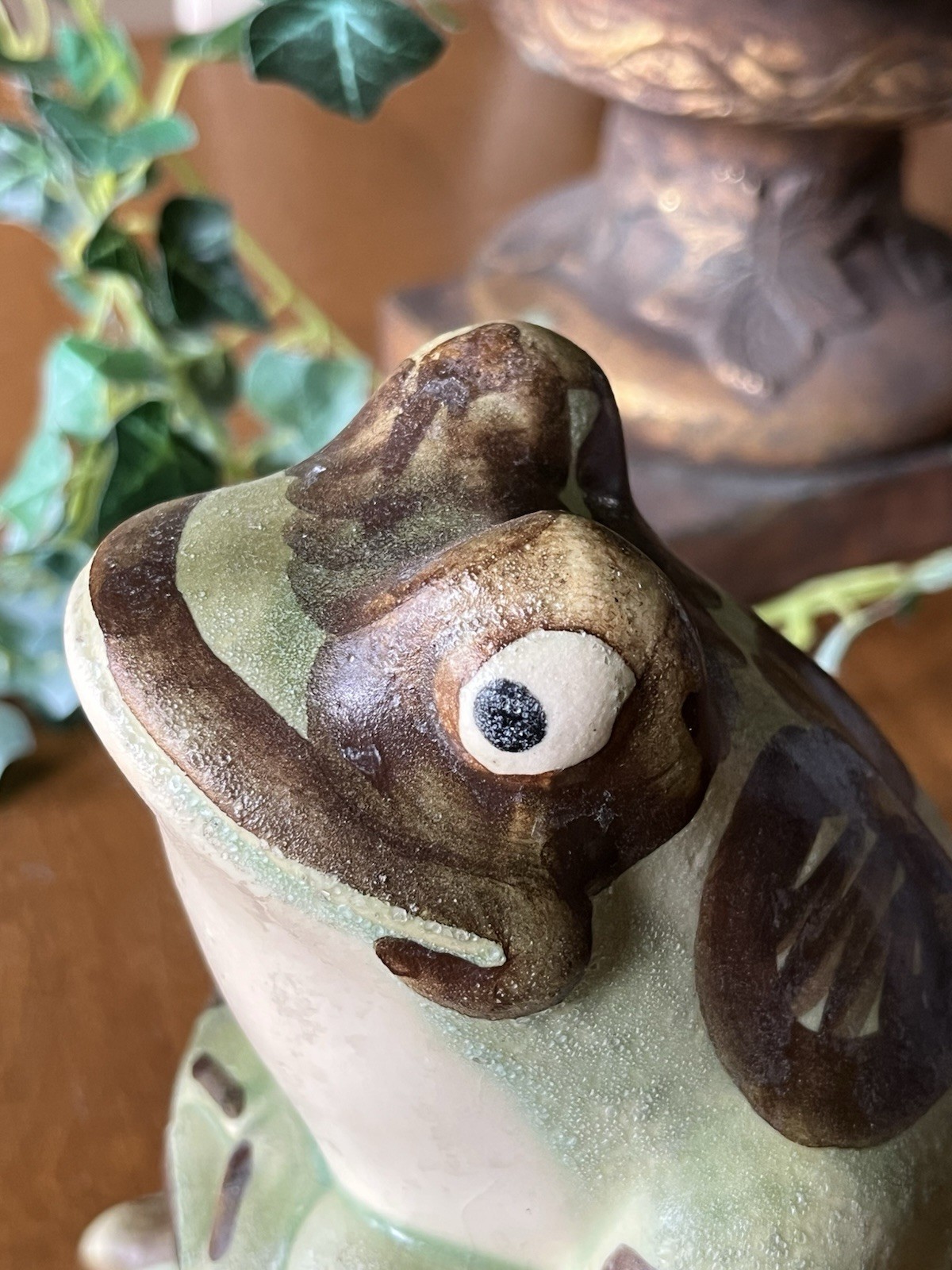 VINTAGE BRUSH McCOY SITTING FROG 1967 – GARDEN ORNAMENT – 7” T