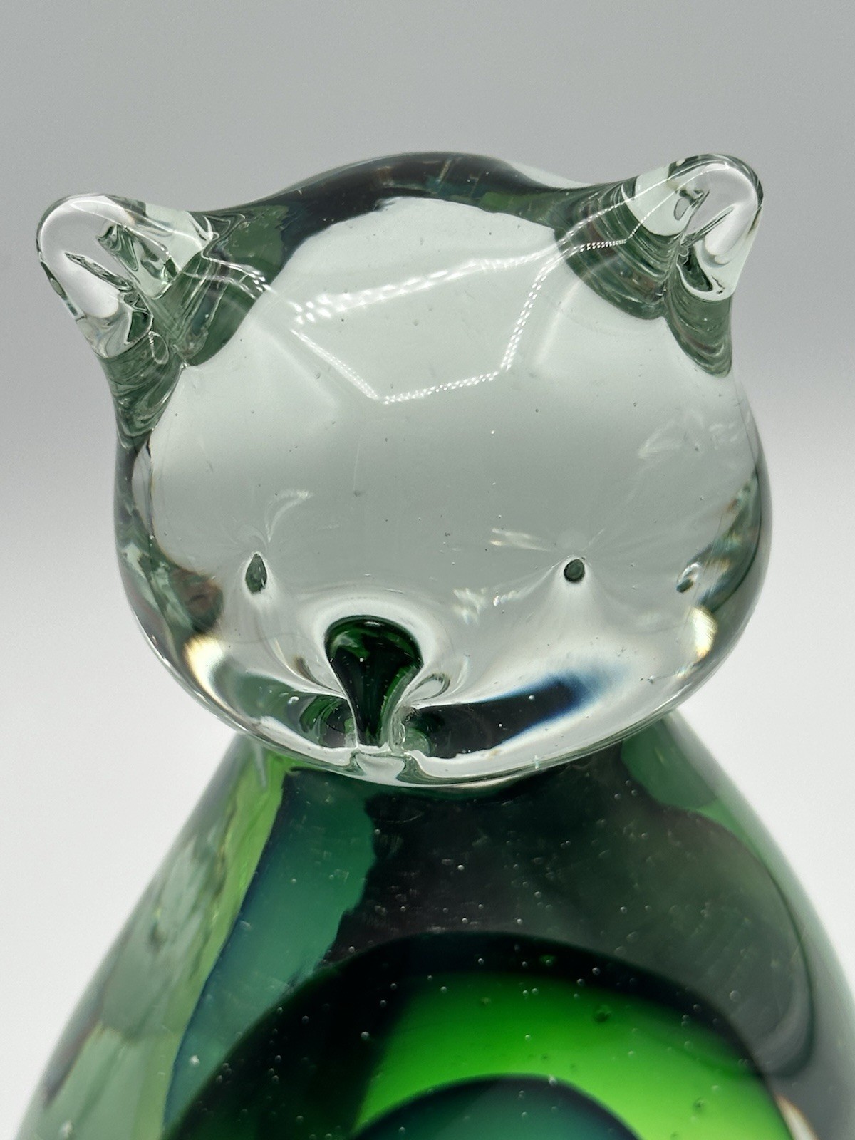 Sommerso Art Glass Cat Sculpture 7 5/8” Tall Burgundy Blue Green In Clear