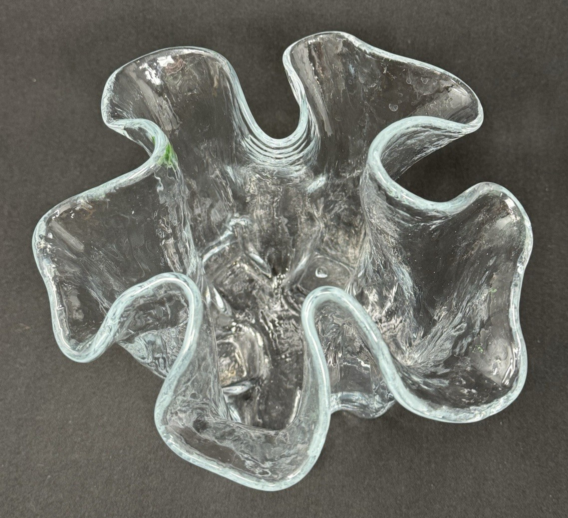 Vintage Eva Muurla Finland Handkerchief Freeform Ruffle Top Glass Vase