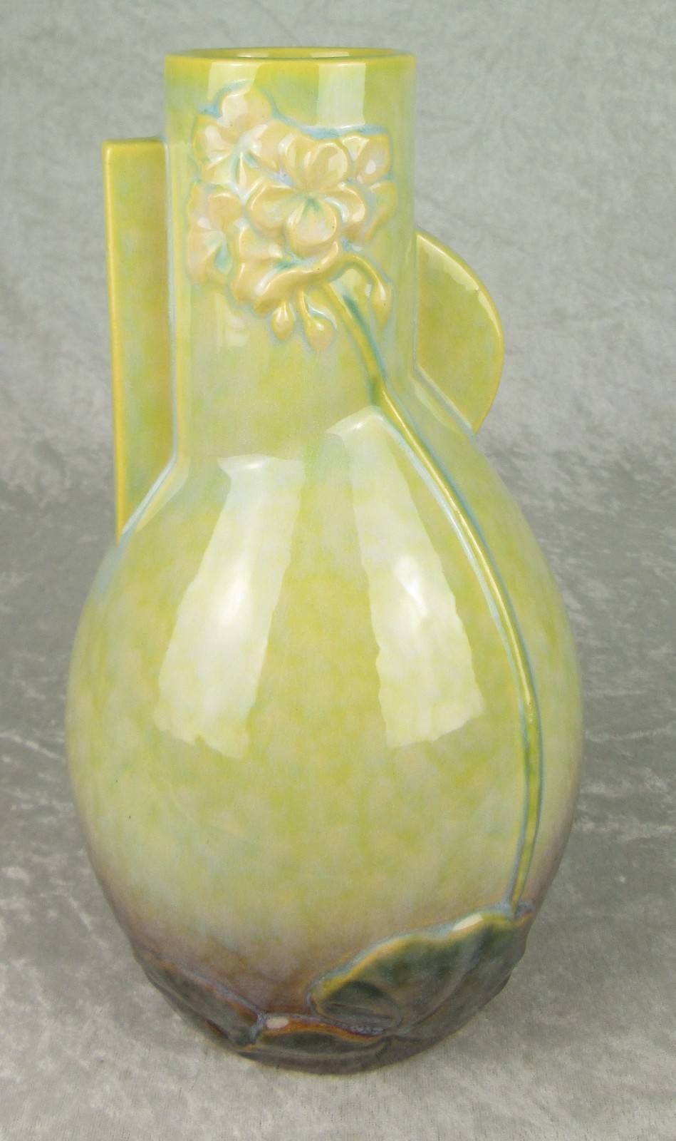 Roseville Pottery Wincraft Green Chartreuse Vase 284-10 Mid Century 10-3/8 in T