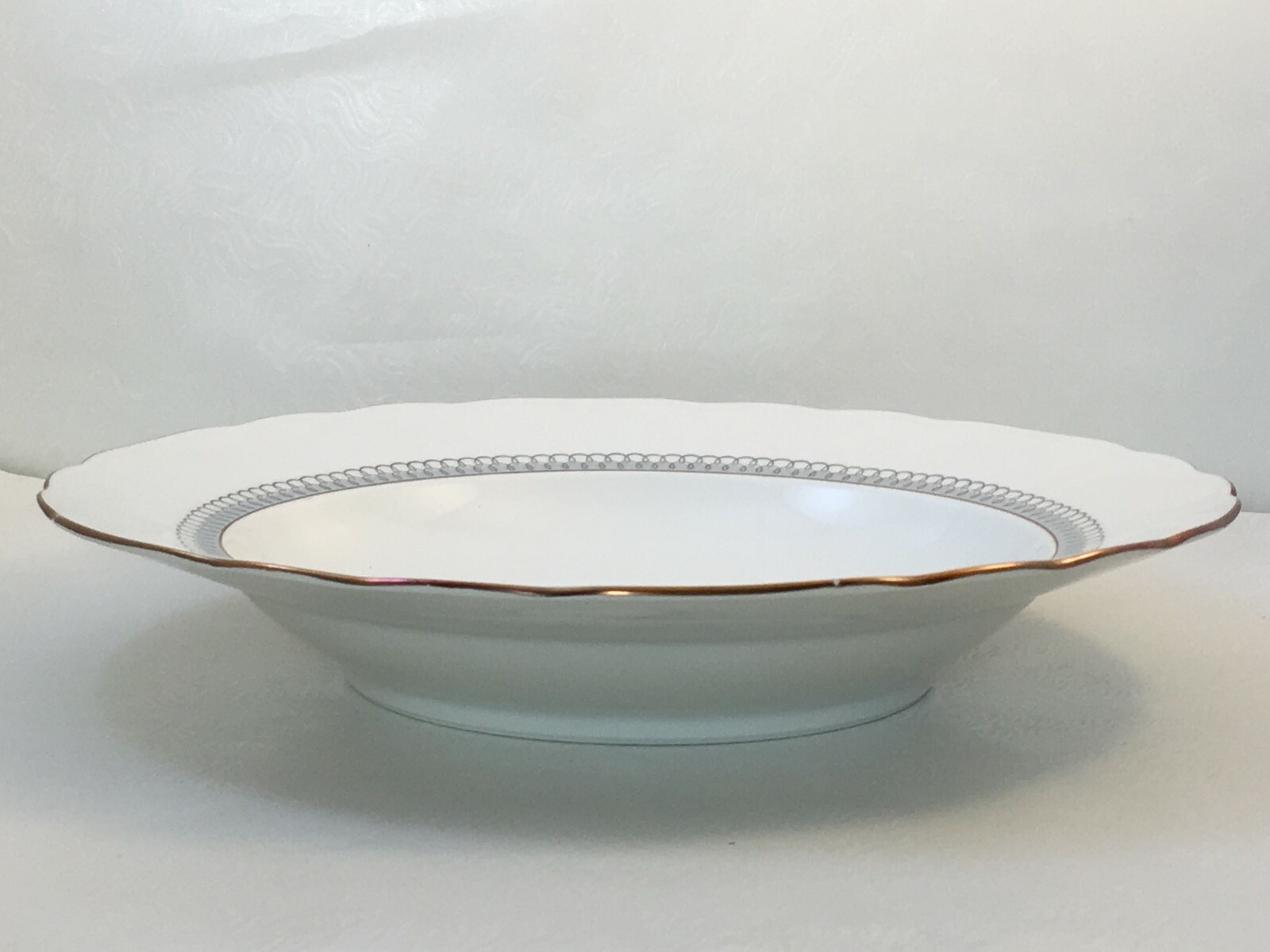 4 Rorstrand Sweden #562 Rimmed Scalloped 9 1/2″ Bowls w/ Gold & Reddish Trim