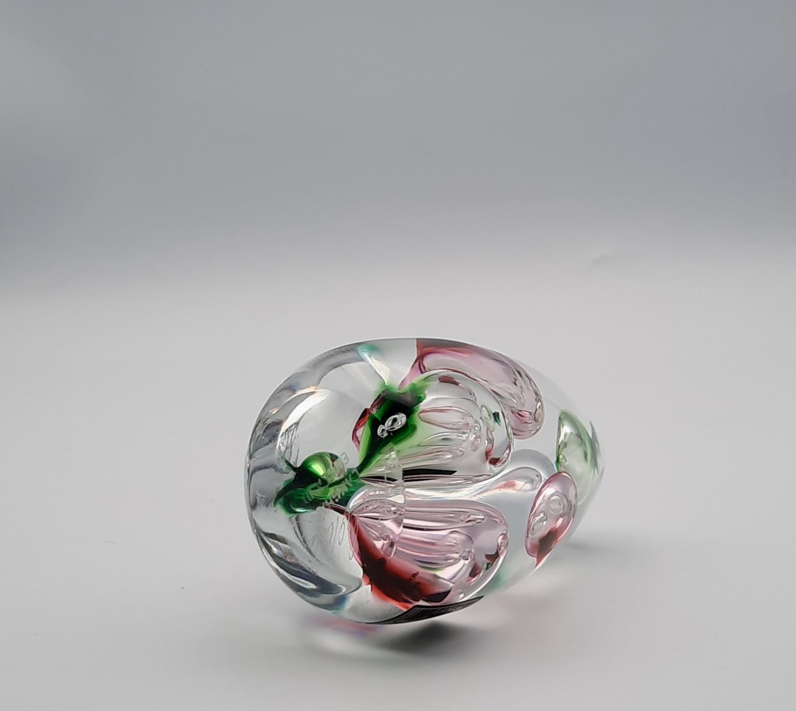 Langham England Egg Shaped Blown Glass Paperweight Mulitcolor Bubbles 3 x 2 Inch