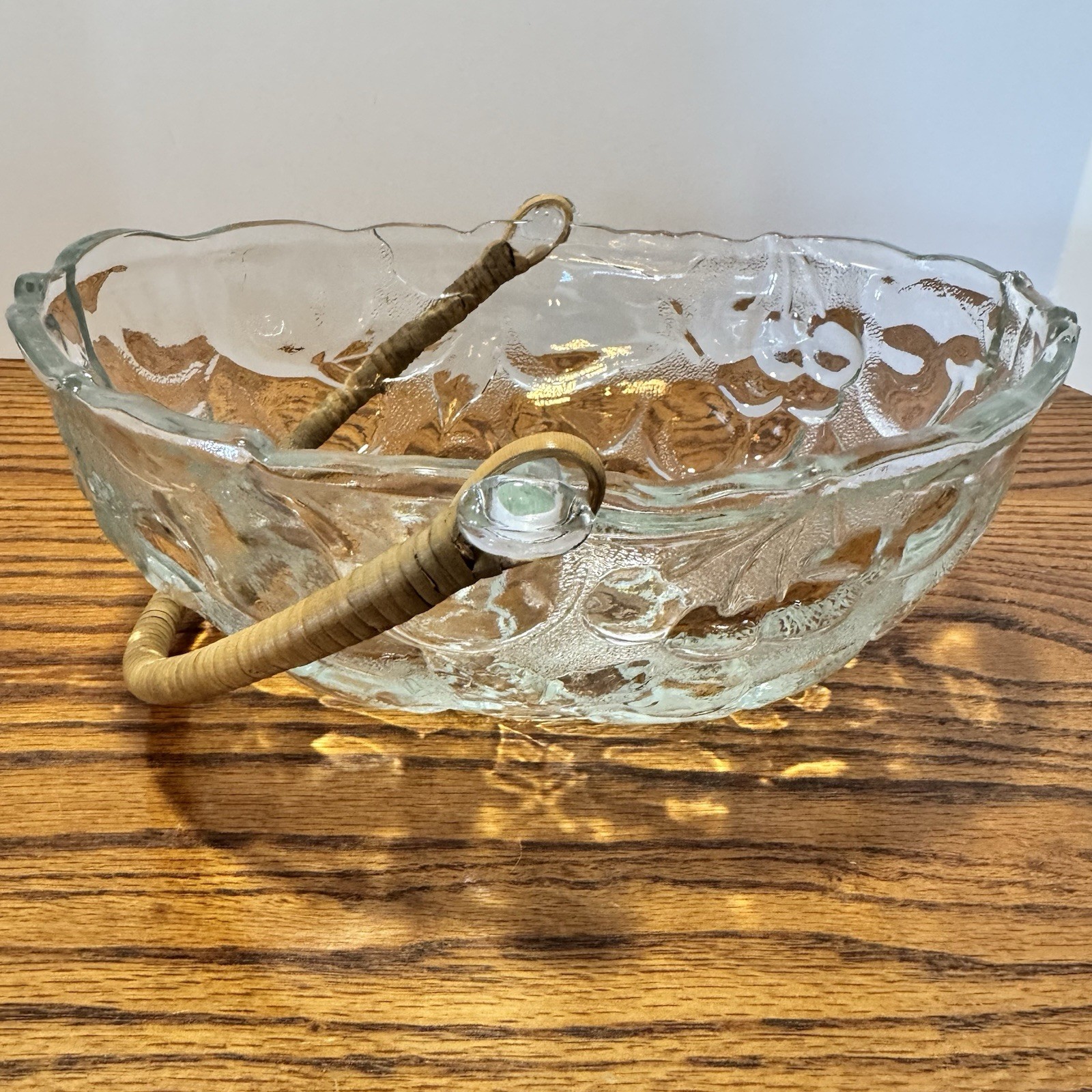 VTG Libbey Orchard Fruit Embossed Clear Glass Oval Bowl Basket Rattan Handle
