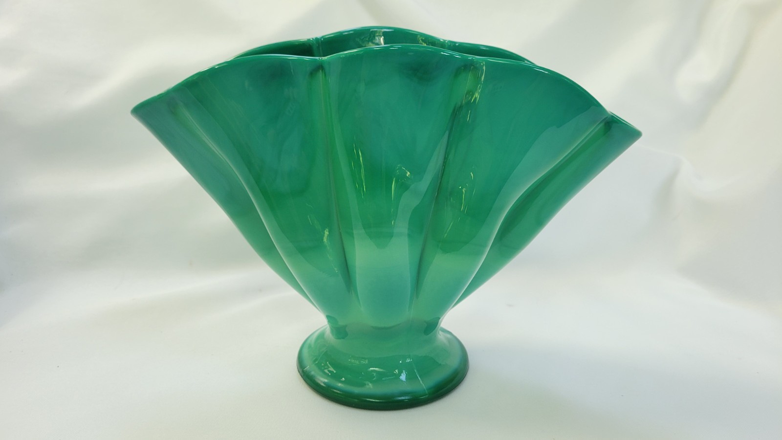 Vintage Midcentury Fenton Mongolian Green Slag Glass Fan Vase