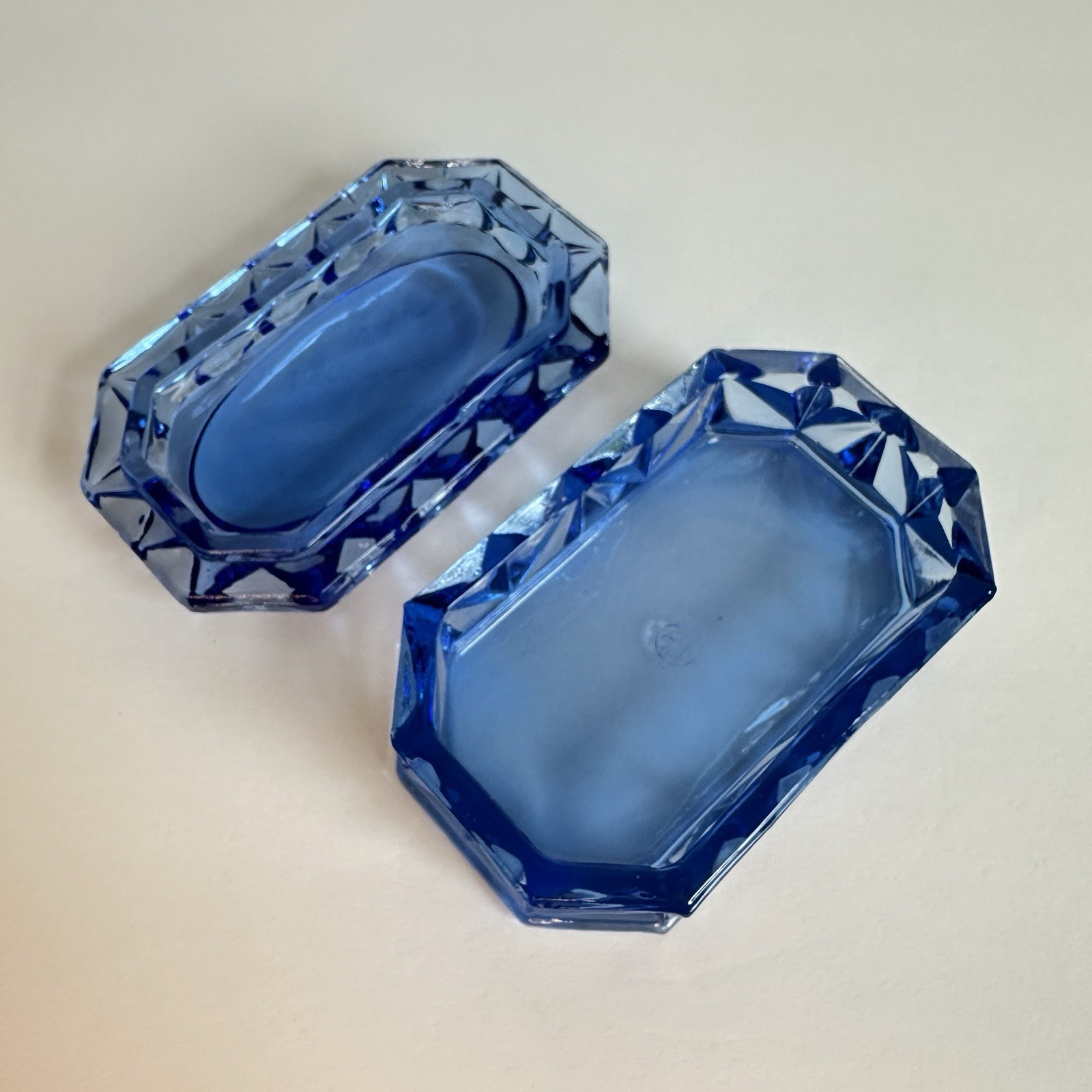 Fenton Intl. Art Glass Cottage Blue Trinket Box. Beautiful Condition! Faceted