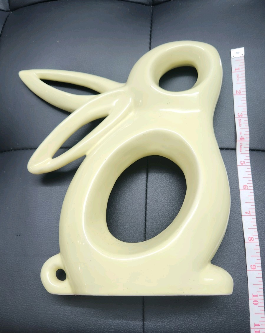 Rare VINTAGE BUNNY RABBIT FIGURINE ceramic Pale Yellow