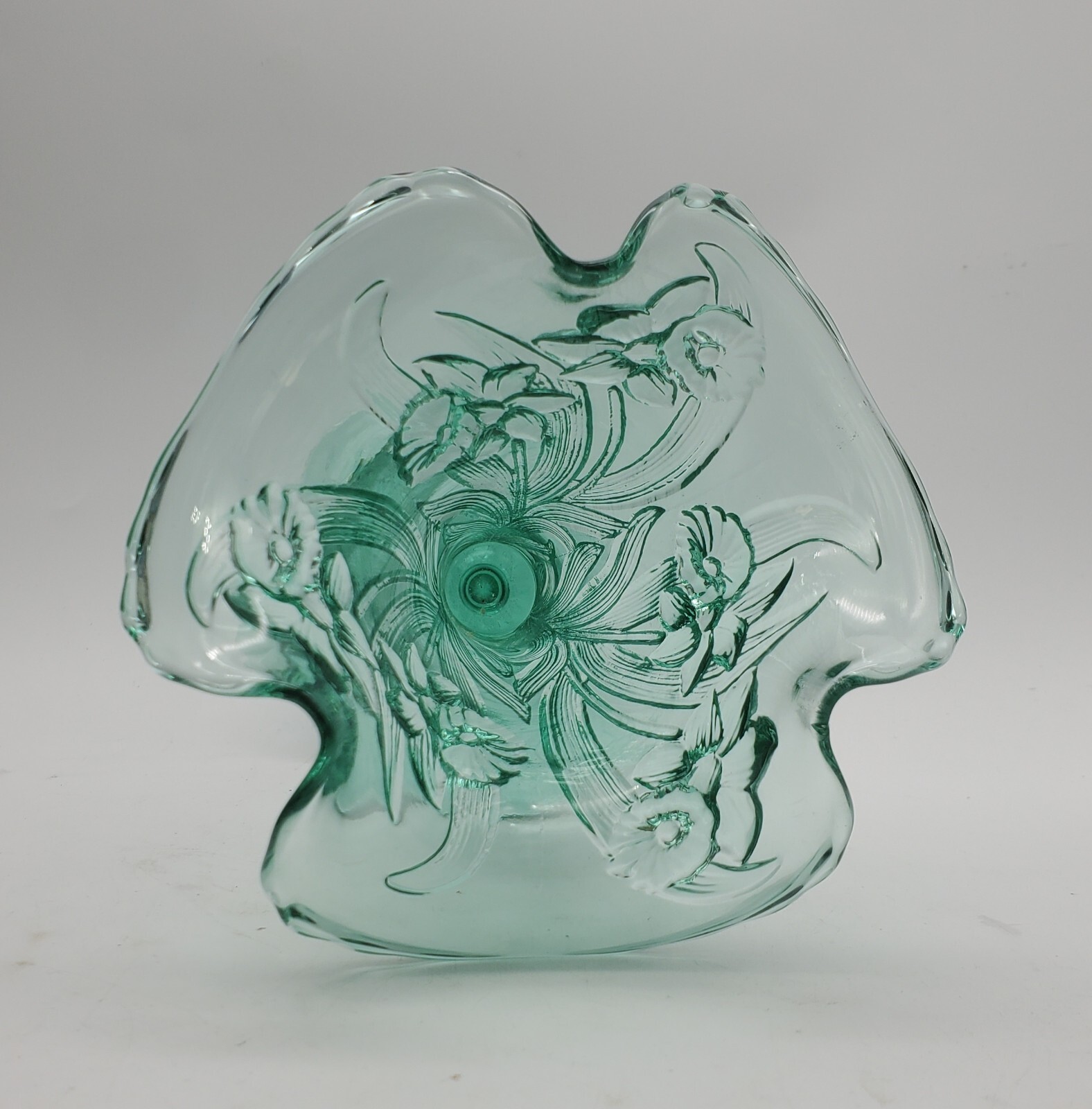 Fenton Daffodil Sea Mist Green Glass Ruffled Footed Vase 7.25″H Vintage Rare
