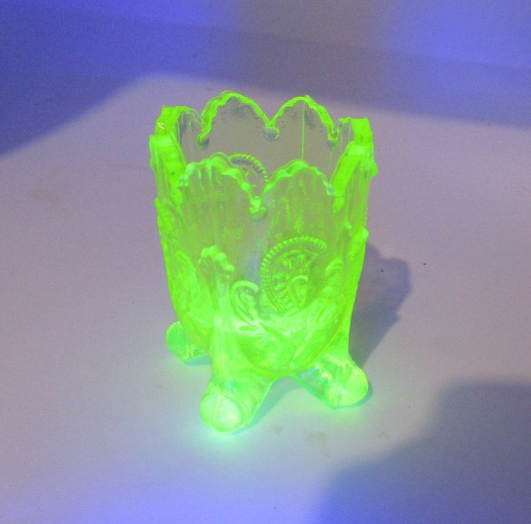 VTG. FAN & FEATHER VASELINE URANIUM GLASS FOOTED TOOTHPICK HOLDER GLOWS VGUC