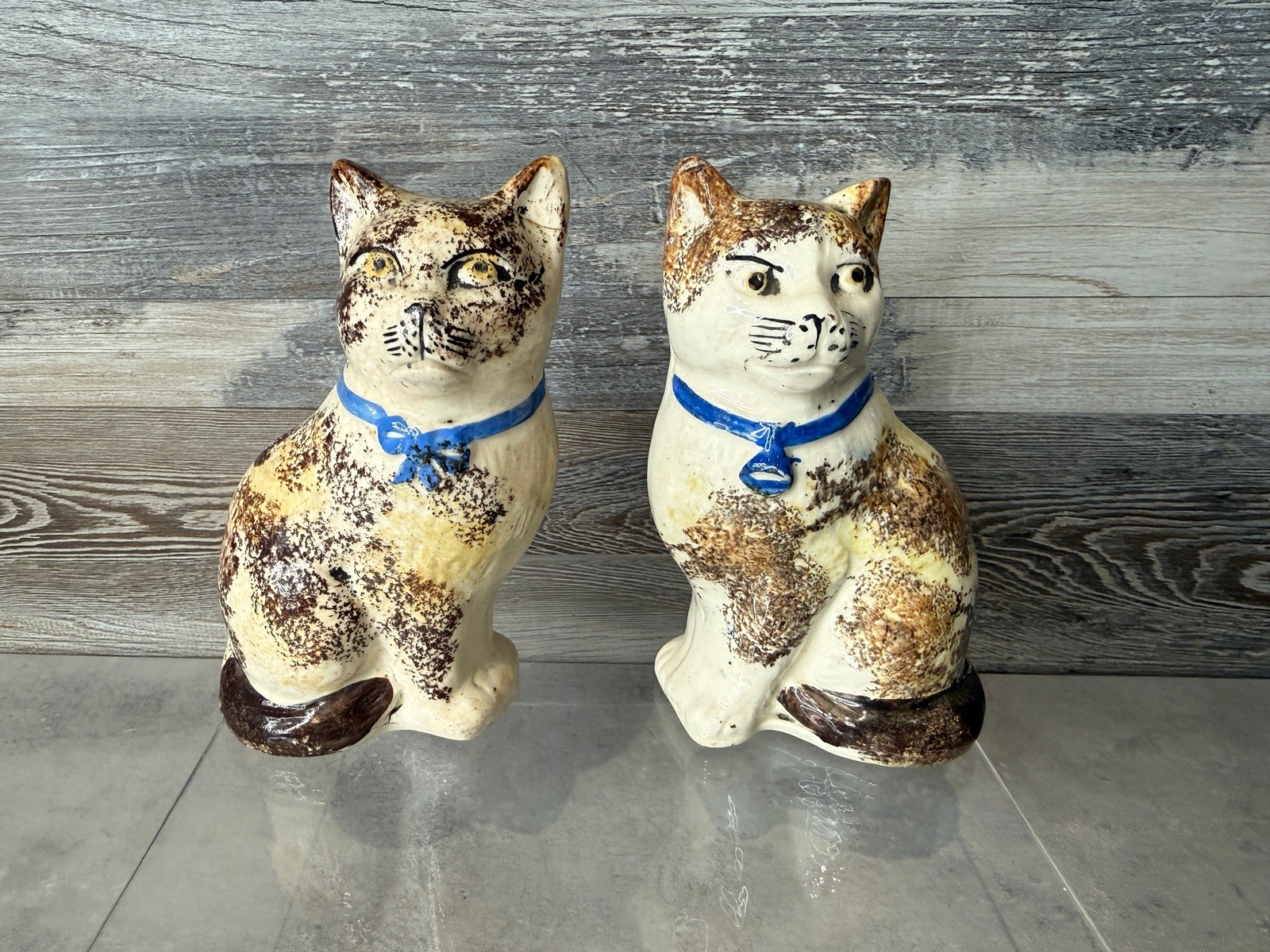 STAFFORDSHIRE POTTERY CATS FIGURINES PAIR VINTAGE EARLY 1900s ANTIQUE