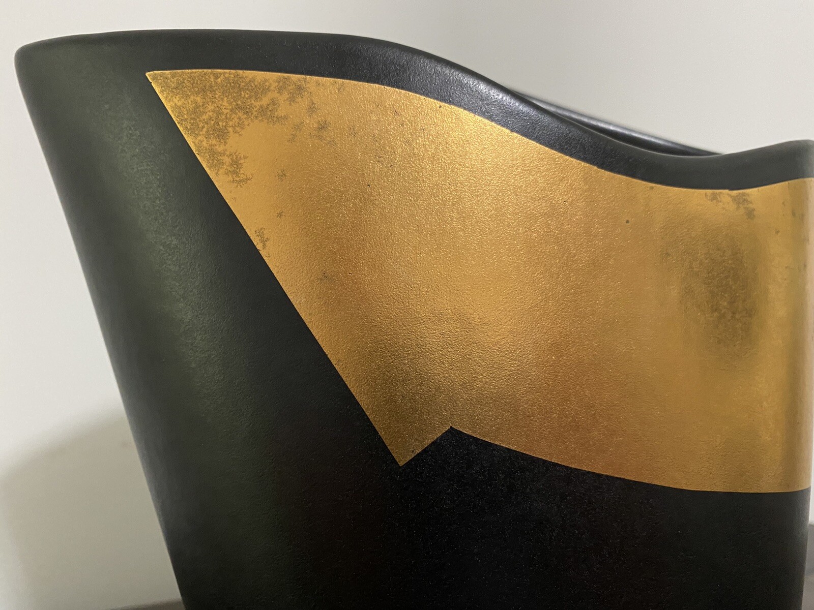 John Bergen Studio Pottery 7.5″ Abstract Planter Vase Canada Black Gold Signed