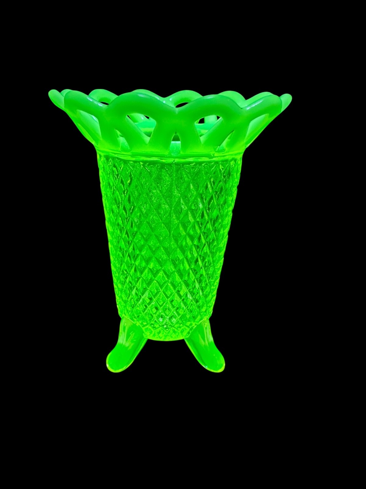 IMPERIAL 743B GREEN URANIUM OPALESCENT GLASS LACED EDGE DIAMOND POINT 5 IN VASE