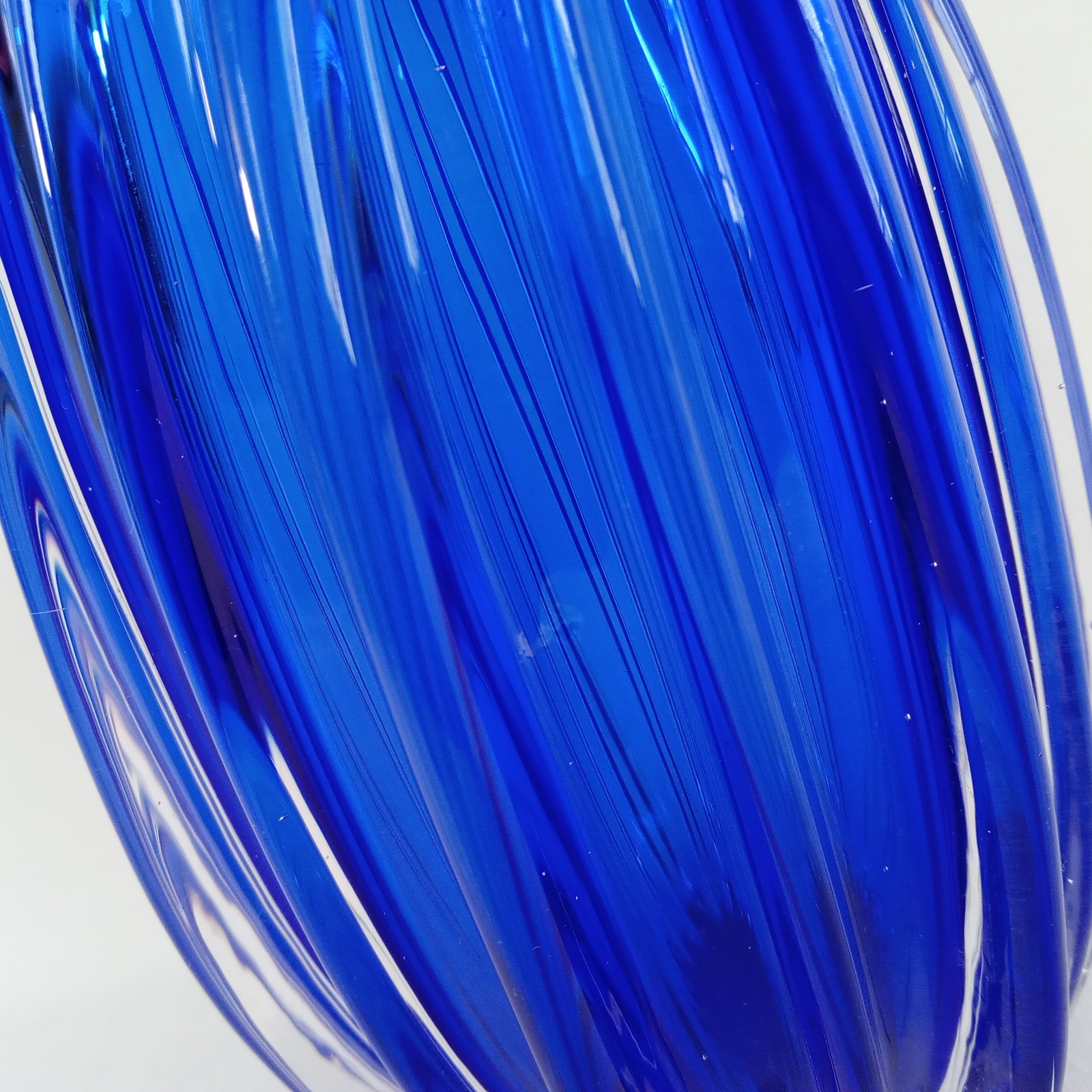 Stunning Cobalt Blue Art Glass Vase Heavy Ribbed Swirl Scalloped Rim 7.75″ Tall
