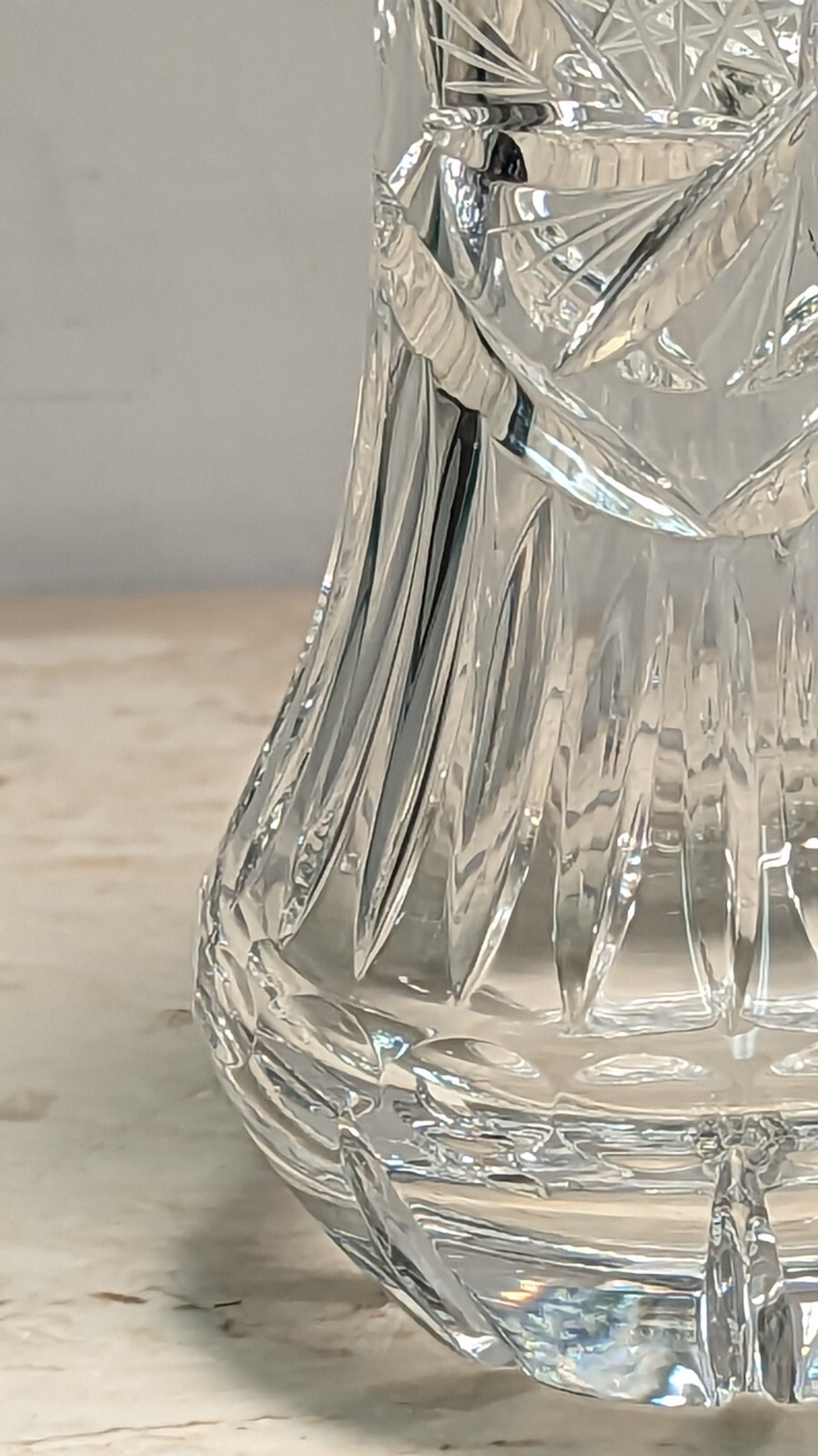 BEAUTIFUL LAUSITZER GERMANY CLEAR CUT PIN WHEEL STAR DESIGN LEAD CRYSTAL VASE