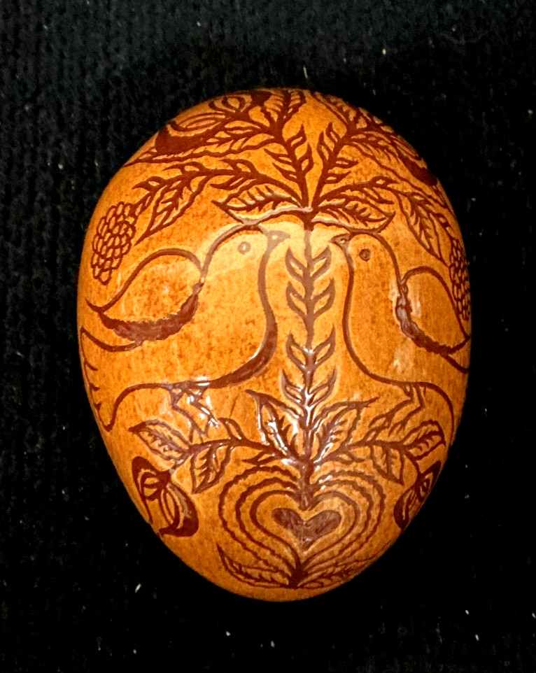 1997 SIGNED NED FOLTZ POTTERY – SHAPE OF AN EGG WITH LOVE BIRDS & FLOWERS