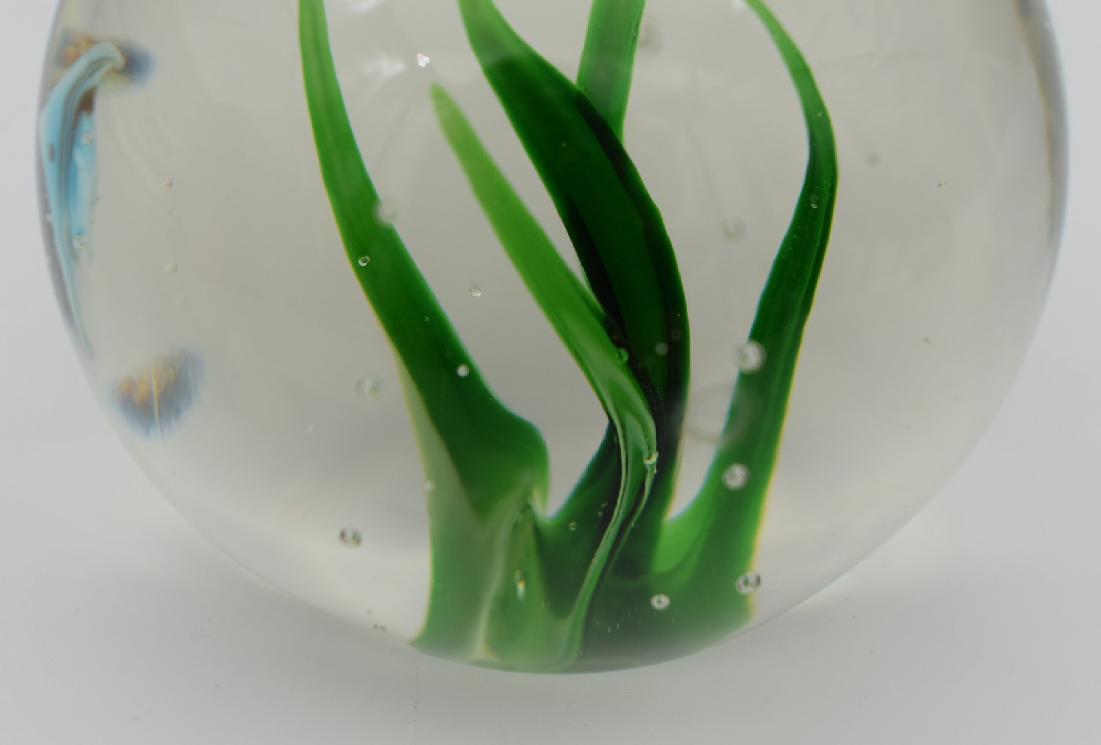 Art Glass Paperweight Seascape Ocean Grass Water Blue Tropical Fish #TB13