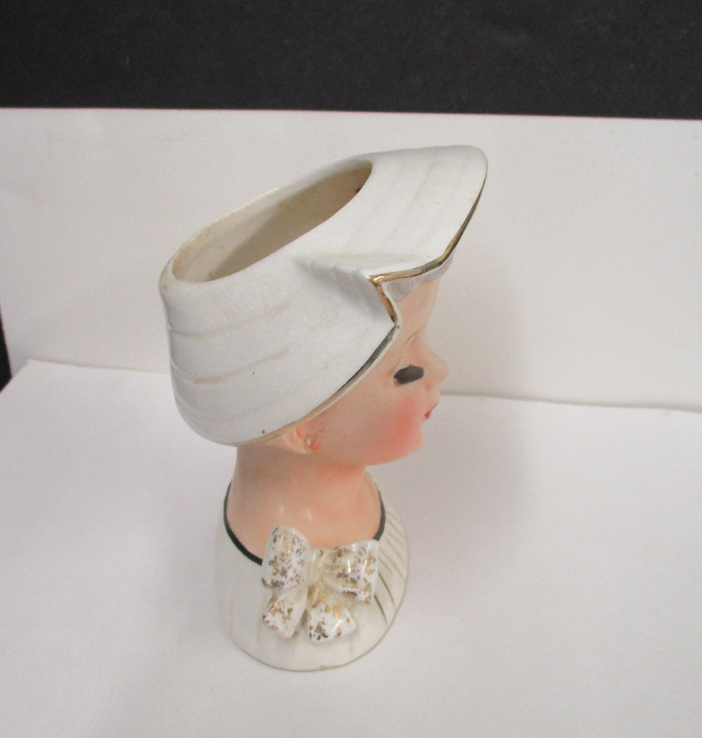 k962 RELPO 4 3/4 ” platinum blond BLACK & white DRESS hat AND BOW head vase