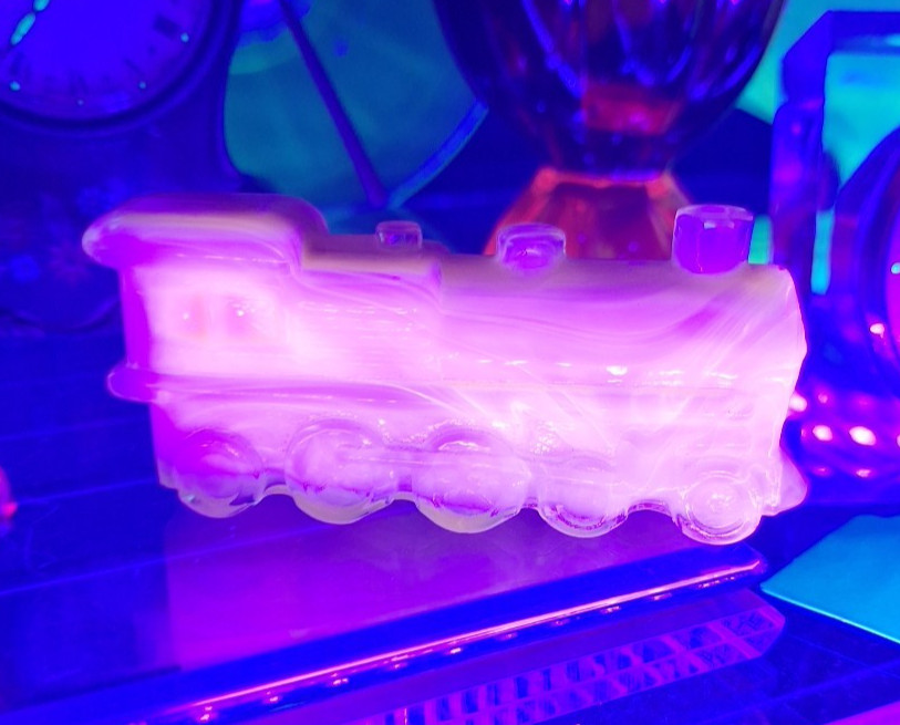 Vintage Boyd Art Glass Special Train Engine Yellow 1980s Figurine GLOWS under BL