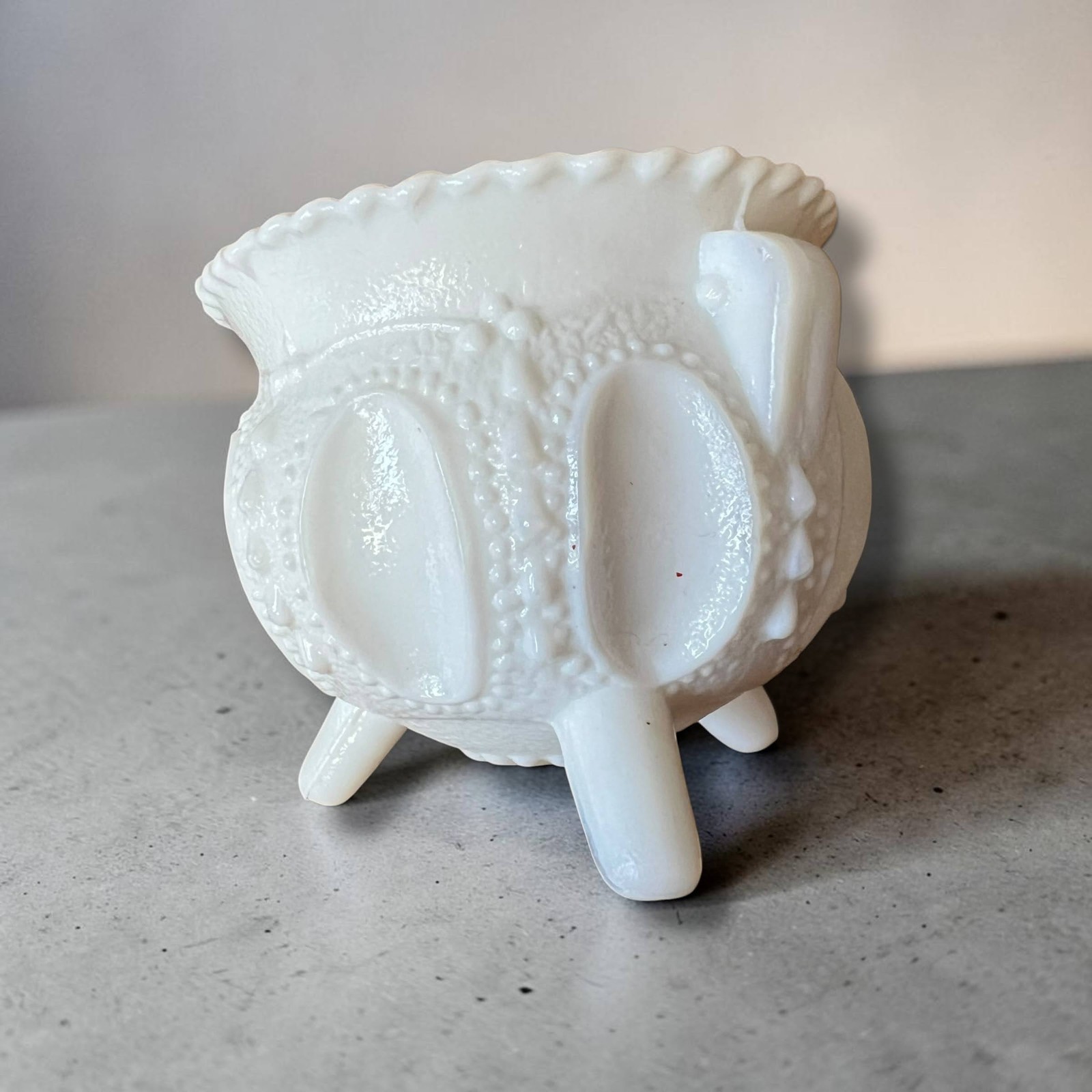 Vintage Milk Glass Gypsy Pot Decorative Lidded Trinket Box Tri-Footed