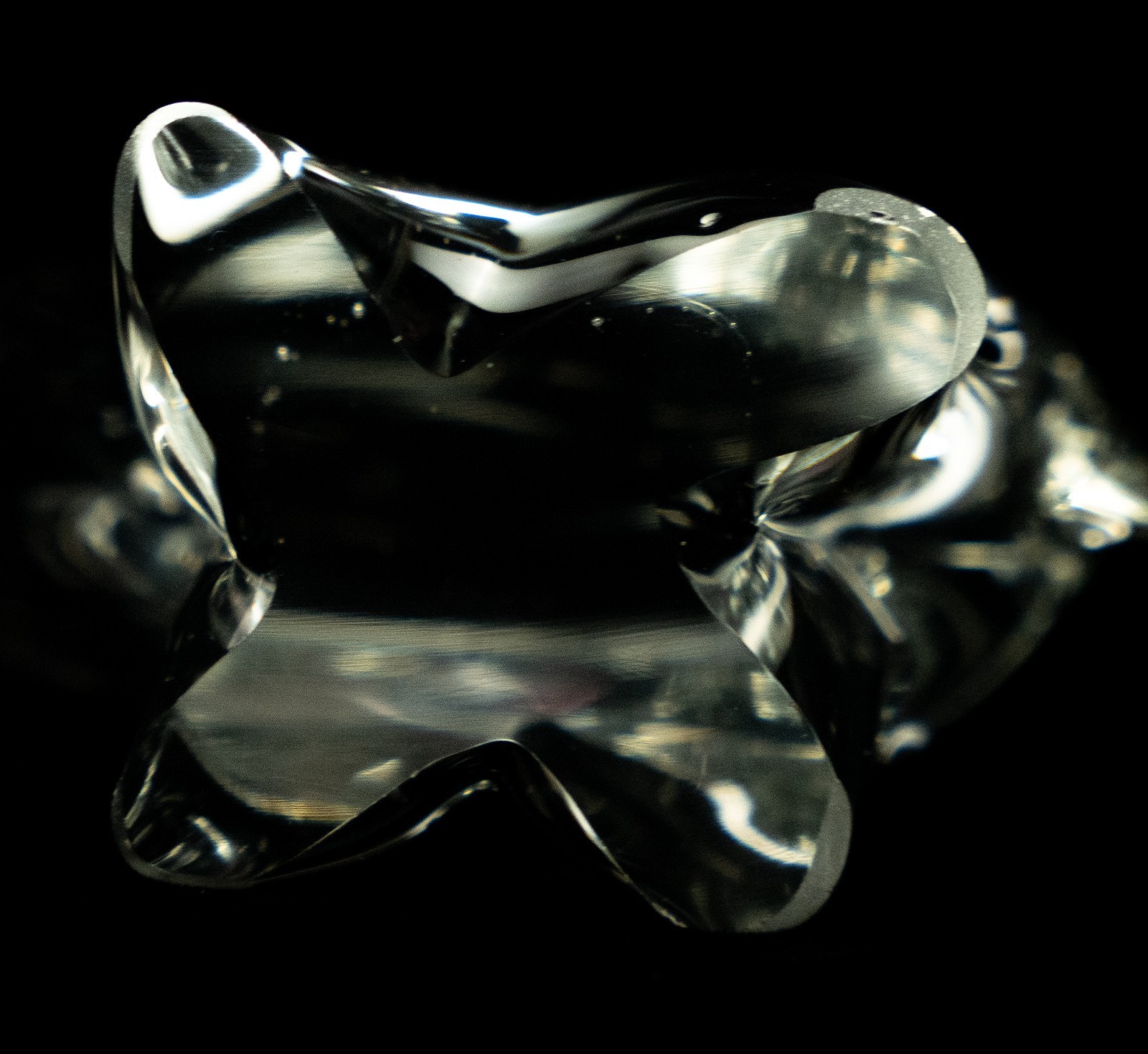 Art Glass Clear Crystal Polar Bear Paperweight 6x4in 591g (1.3lb) Used VG Canada