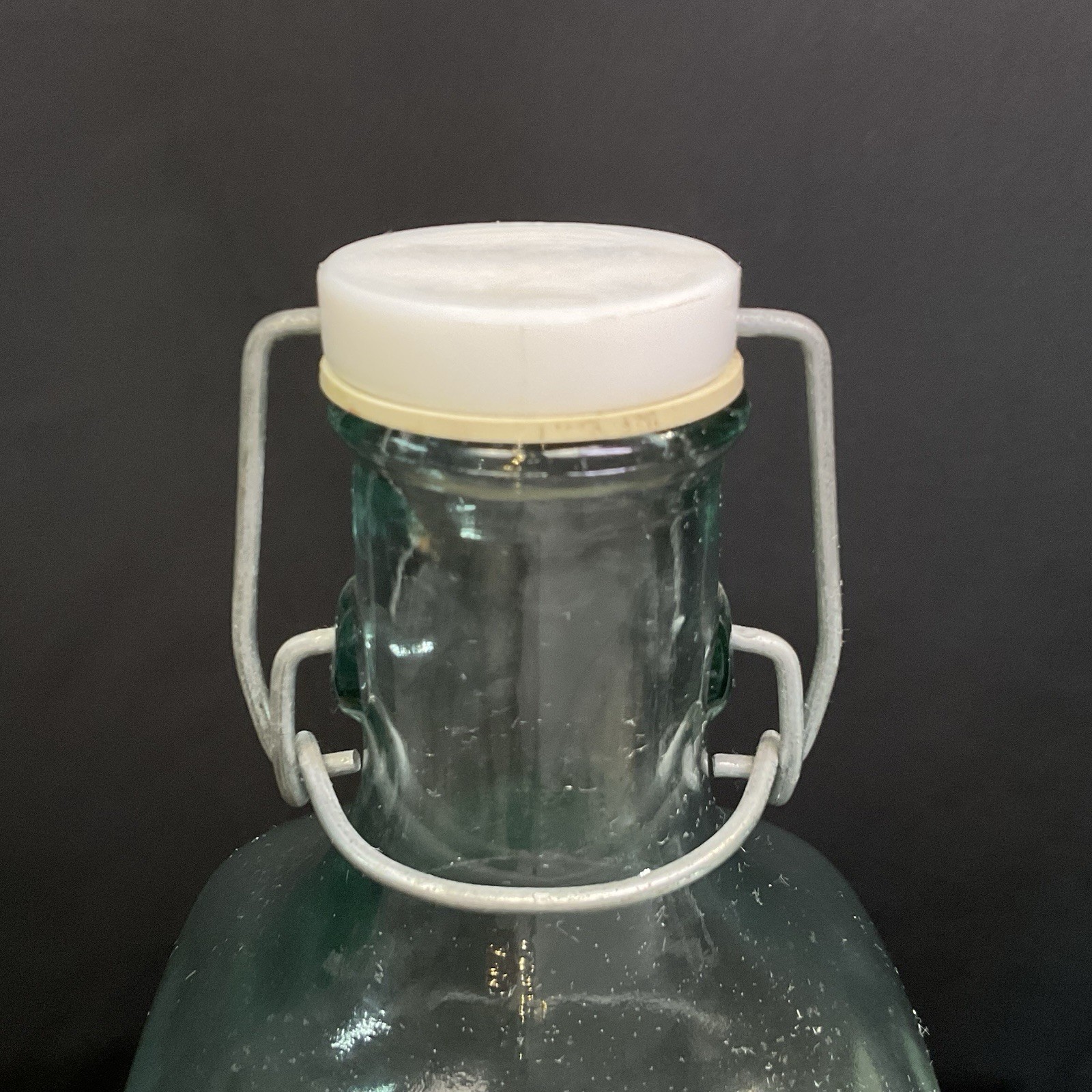 VIDRIOS SAN MIGUEL Spain 100% Recycled Glass Water Bottle Jug Wire Bale Cap 1/2G