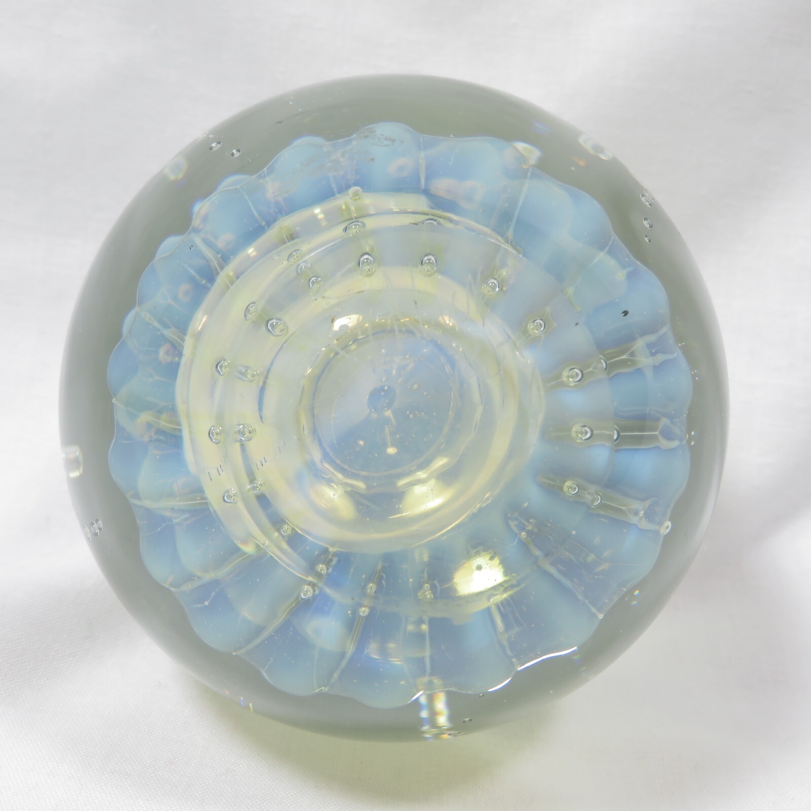 Robert Eickholt Art Glass Paperweight 4″ Opalescent Internal Design 1997