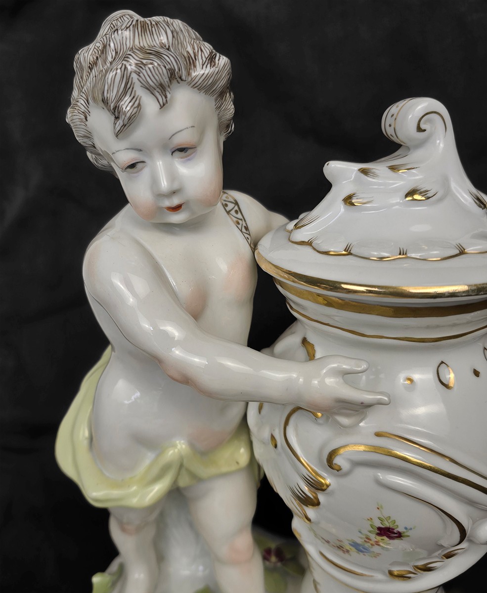 12″ Vintage Capodimonte Style Cherub Covered Urn Vase 1970s