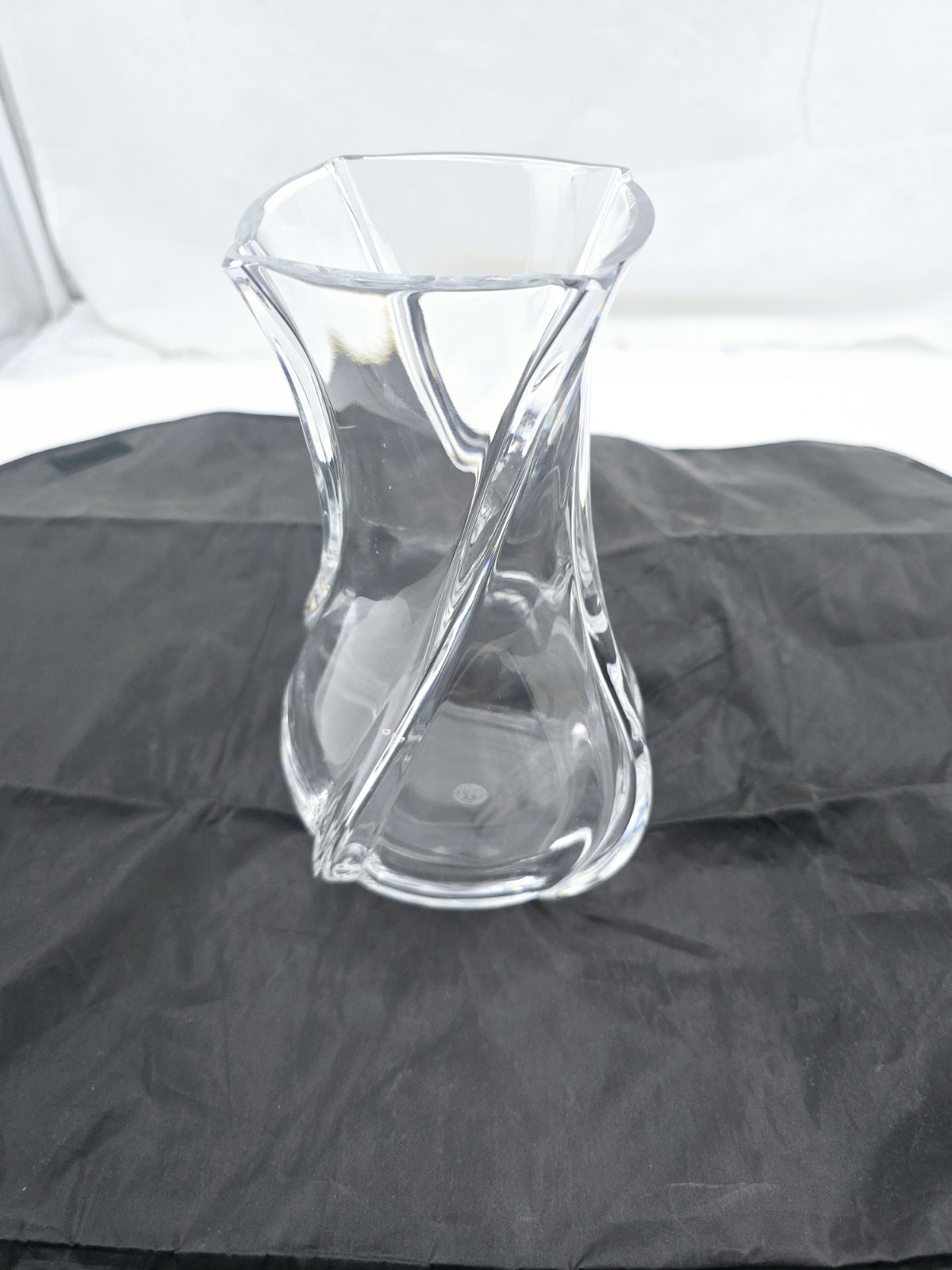 Baccarat Crystal Serpentine Vase 8″ x 5″