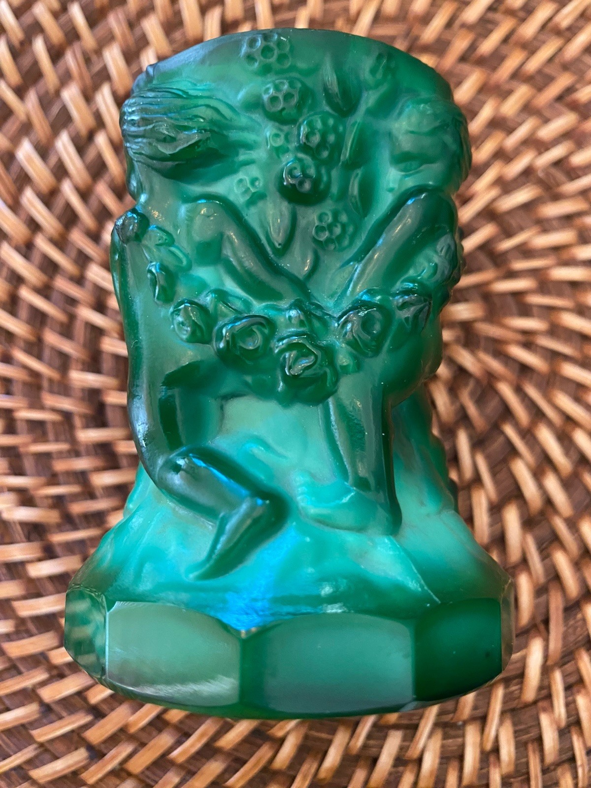 ✨✨ ART DECO Dancing Cherubs Green Malachite Glass Vase / Toothpick, 3 1/8″ H ✨✨