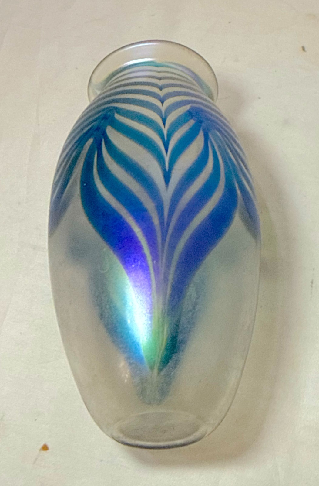 Vintage Robert Eickholt blown pulled feather blue iridescent studio glass vase