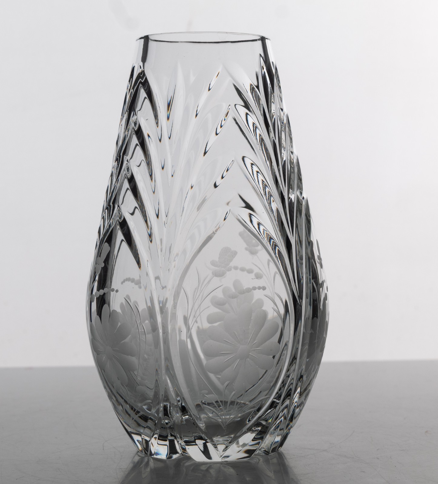 A Very Nice Crystal Vase with Etched Florals Cut Glass 7.5×4″ 3lb Clear Unmarked