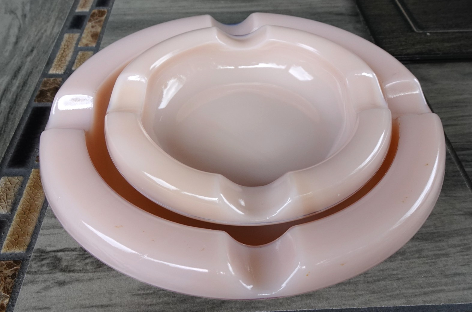 Vintage Cambridge Pink Crown Tuscan Cigarette Cigar Ashtray Nesting Set