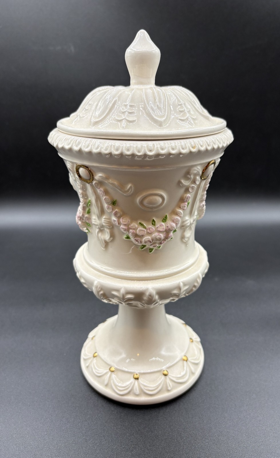 VNTG 1974 Arnel’s Ceramics Embossed Art Pottery Pearl White Urn With Lid USA