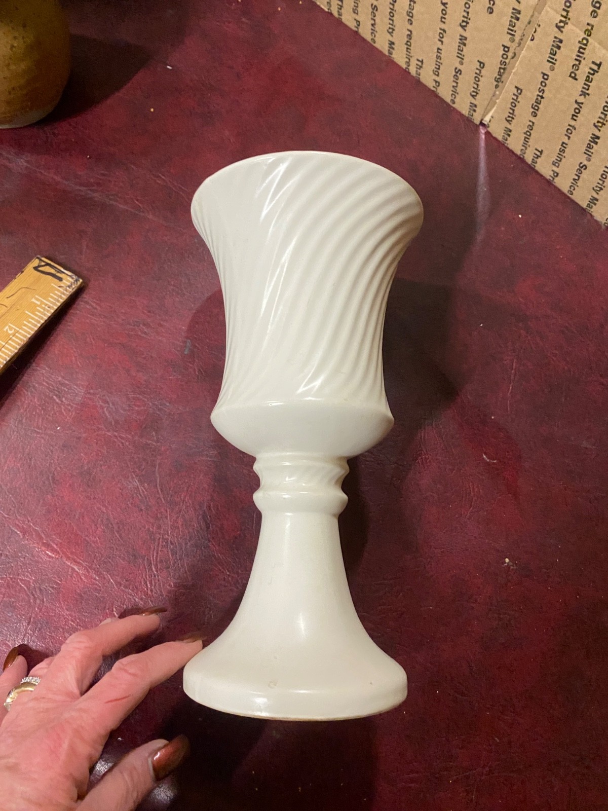 Vintage Shawnee Pottery Swirl Vase Off White Classic 10.5”