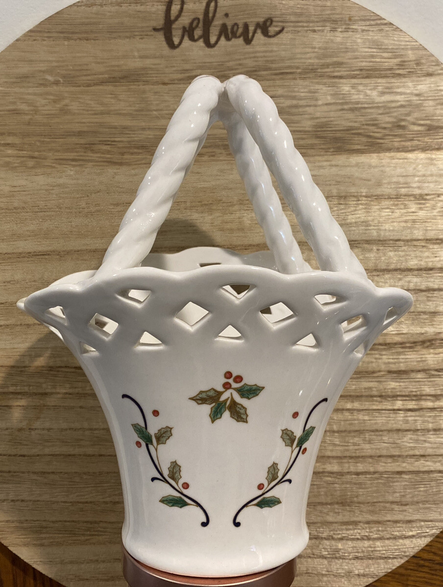 MIKASA Holly Holiday Lace Porcelain 8” XMAS Basket Candy Dish Christmas Decor