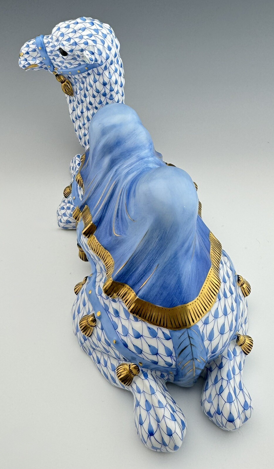 🦋 MINT HEREND Large 9.5” CAMEL Classic Kingdom Blue Fishnet Figurine